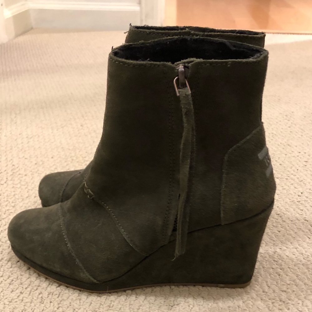 Tom’s high wedge desert bootie- dark green